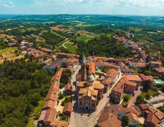 Wide shot of town square in Vinci Village.