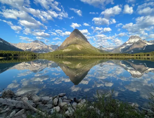 Mountain with a lake in front with the reflection on the lake