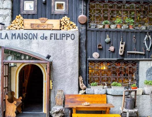 Storefront shot of "LA MAISON DE FILIPPO".